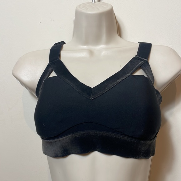 Oysho Black Velvet Sports Bra. - Picture 3 of 8